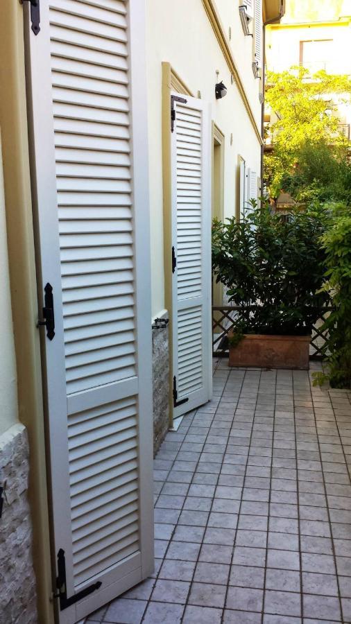 Villa Sante Residence Pesaro Buitenkant foto